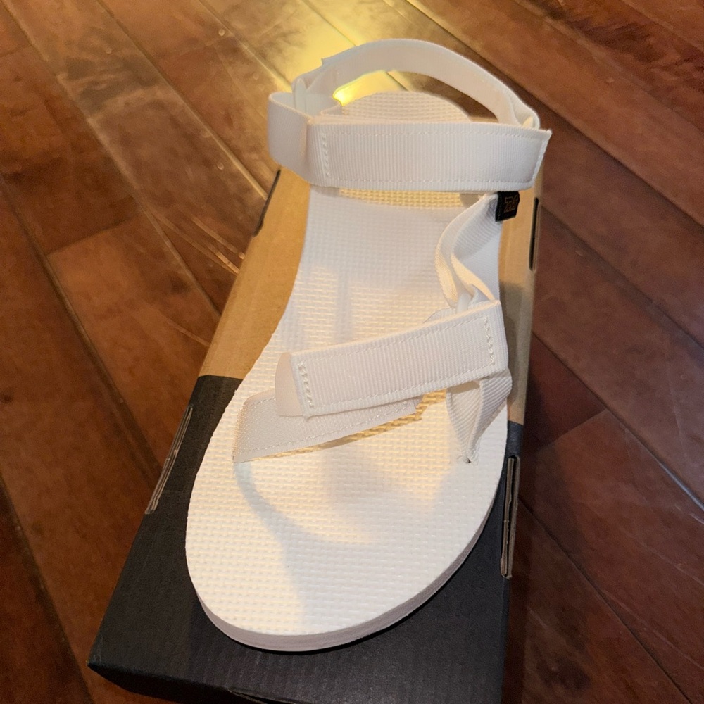 *New in box* Teva Original Universal Sandals